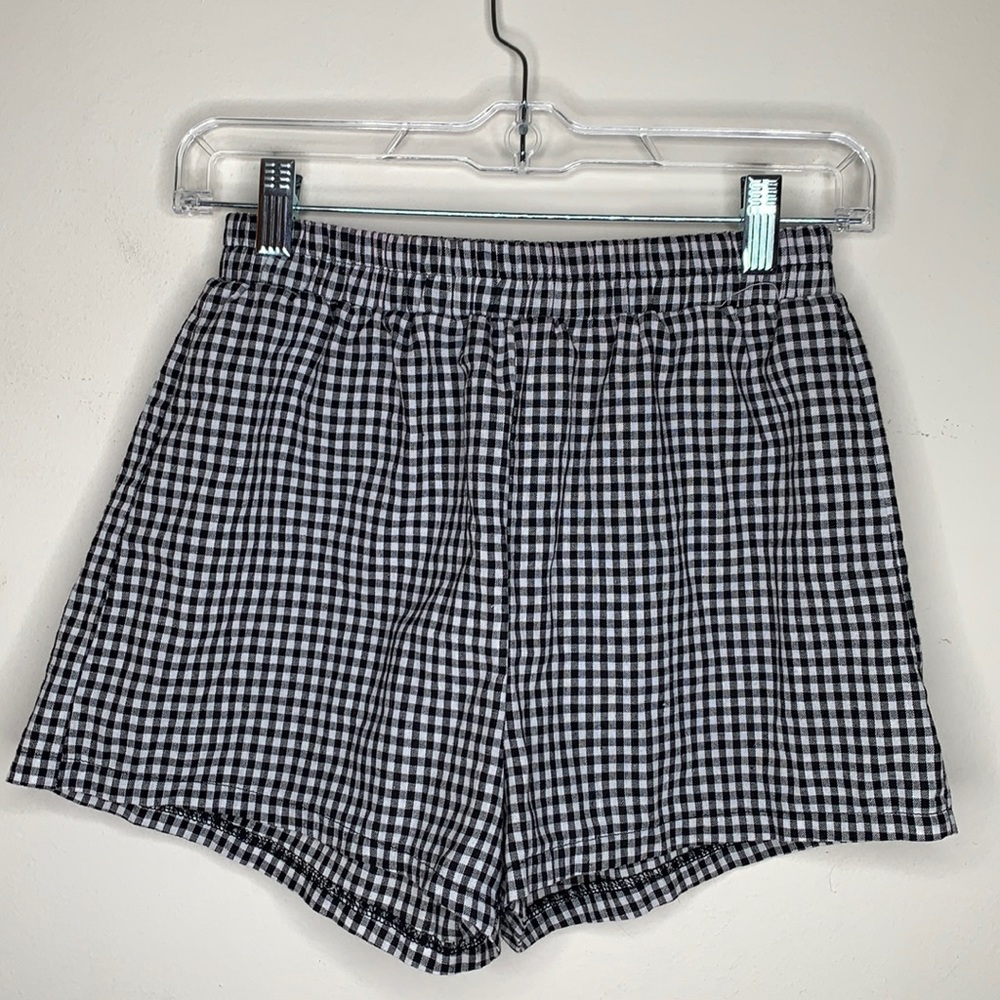 Boutique | Checkered Shorts - Picture 5 of 10